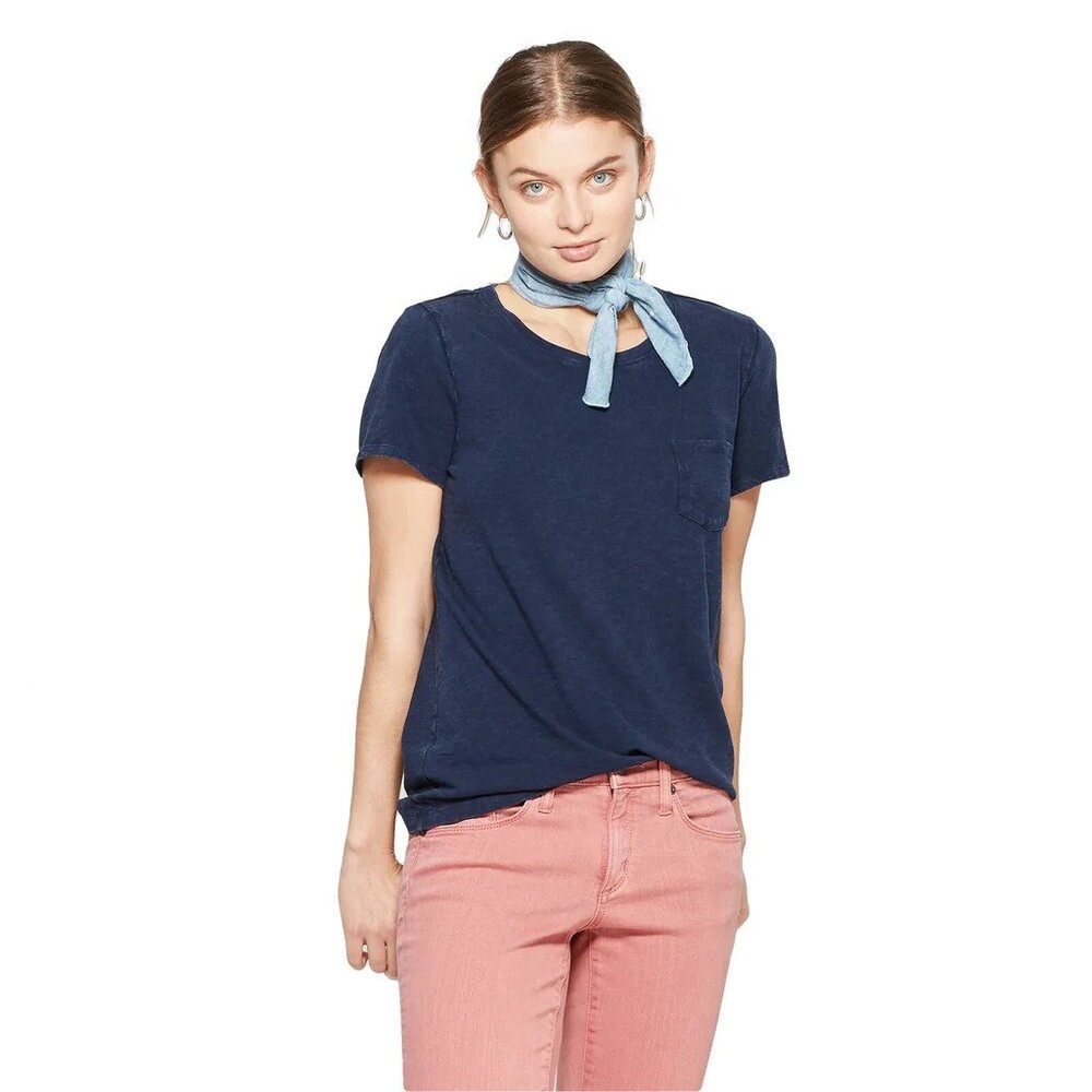 Universal Thread Women’s L Pocket Tee  Navy Blue Short Sleeve Crewneck (Target)